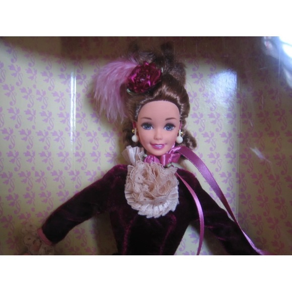 Victorian Lady Collectors Edition Barbie - Picture 4 of 10